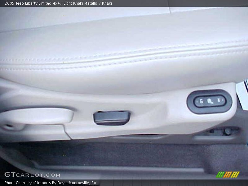 Light Khaki Metallic / Khaki 2005 Jeep Liberty Limited 4x4