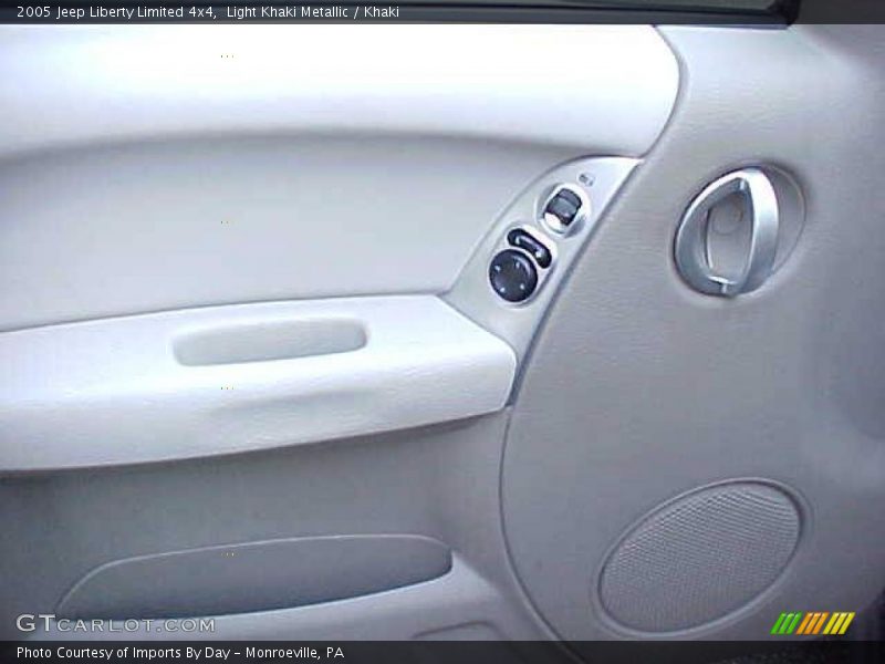 Light Khaki Metallic / Khaki 2005 Jeep Liberty Limited 4x4