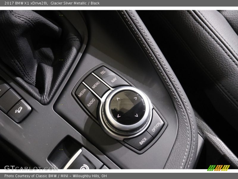 Glacier Silver Metallic / Black 2017 BMW X1 xDrive28i