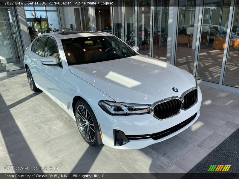Alpine White / Cognac 2022 BMW 5 Series 530i xDrive Sedan