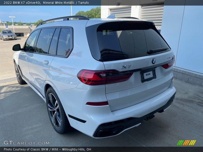 Mineral White Metallic / Tartufo 2022 BMW X7 xDrive40i