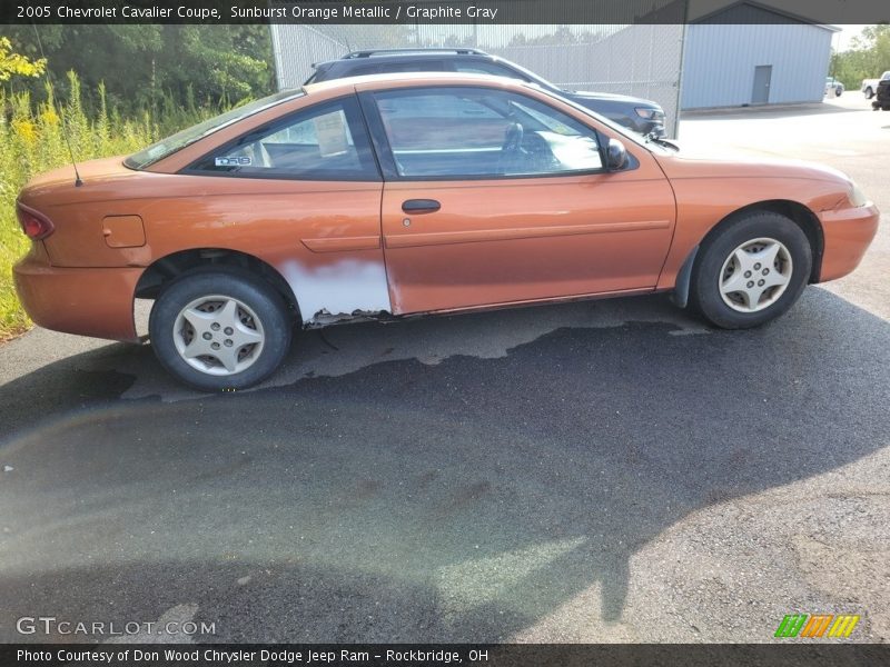 Sunburst Orange Metallic / Graphite Gray 2005 Chevrolet Cavalier Coupe