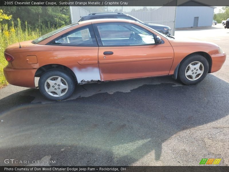 Sunburst Orange Metallic / Graphite Gray 2005 Chevrolet Cavalier Coupe