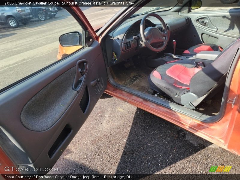 Sunburst Orange Metallic / Graphite Gray 2005 Chevrolet Cavalier Coupe