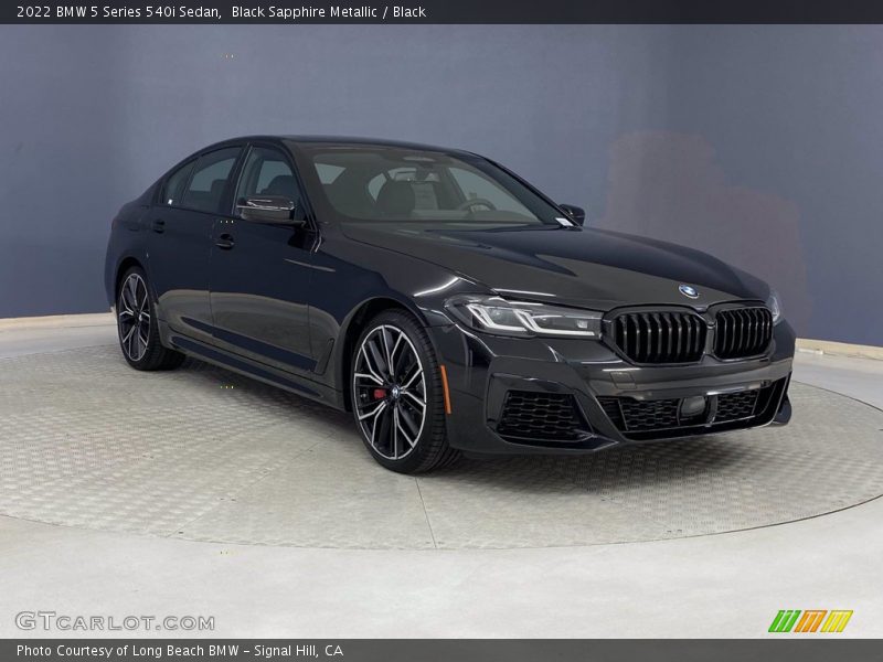 Front 3/4 View of 2022 5 Series 540i Sedan