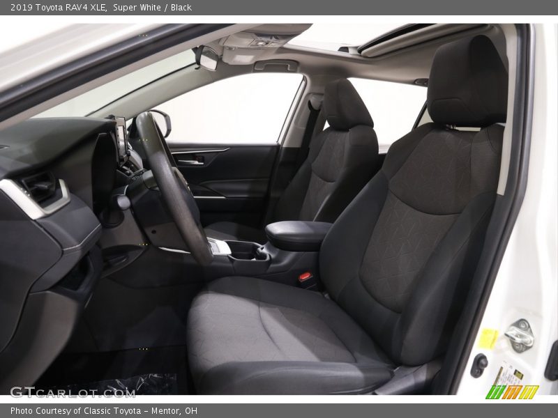 Super White / Black 2019 Toyota RAV4 XLE