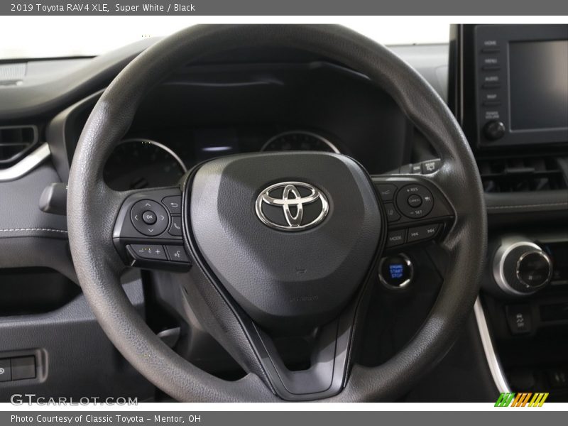 Super White / Black 2019 Toyota RAV4 XLE