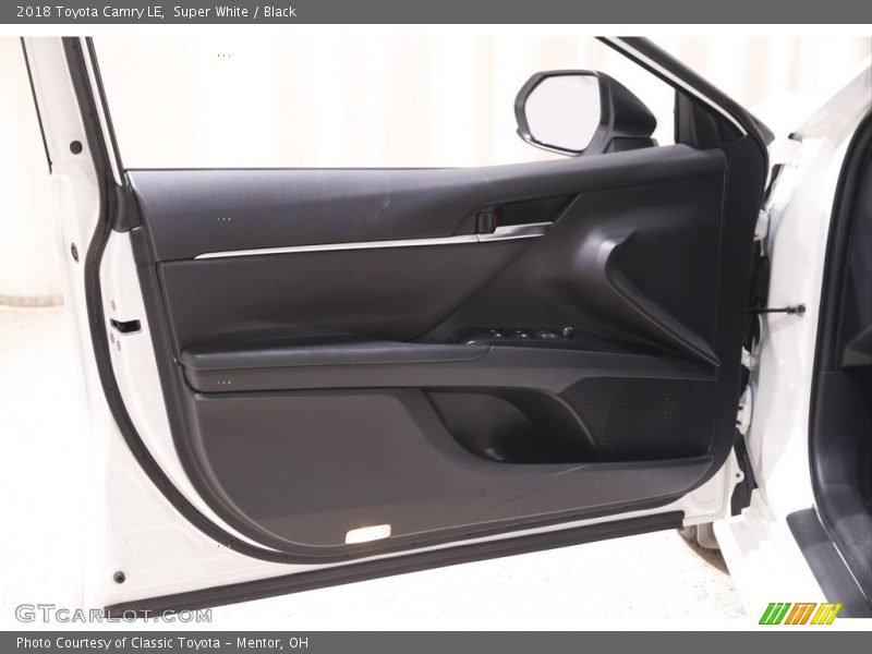 Super White / Black 2018 Toyota Camry LE