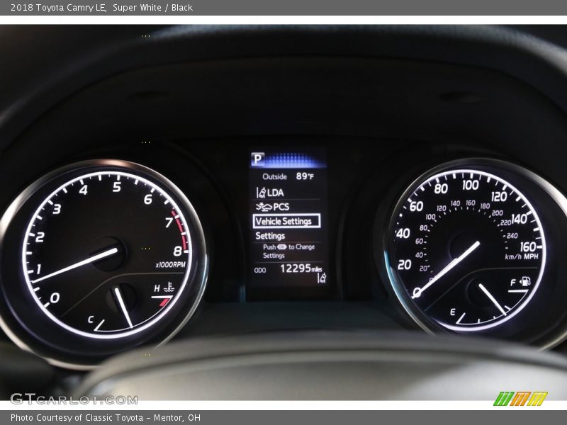 Super White / Black 2018 Toyota Camry LE