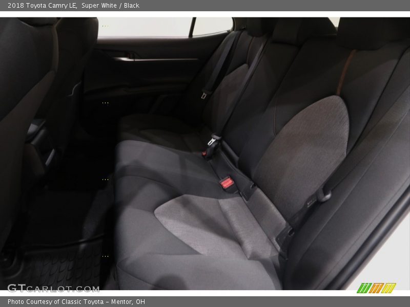 Super White / Black 2018 Toyota Camry LE