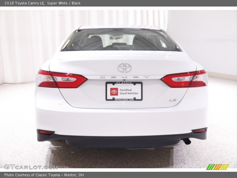 Super White / Black 2018 Toyota Camry LE