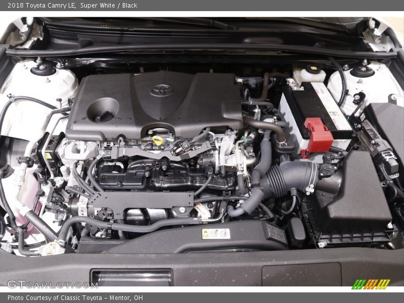 Super White / Black 2018 Toyota Camry LE