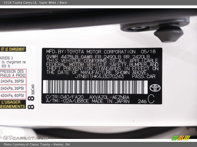 Super White / Black 2018 Toyota Camry LE