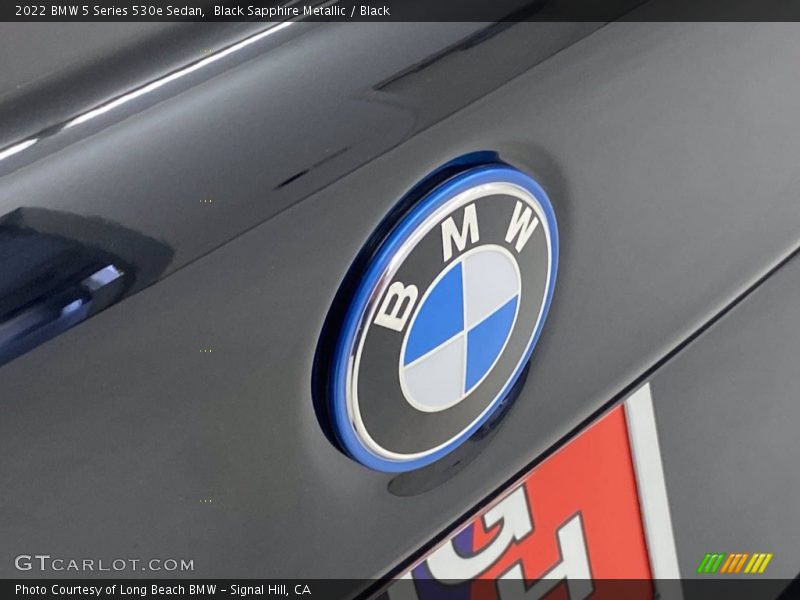 Black Sapphire Metallic / Black 2022 BMW 5 Series 530e Sedan