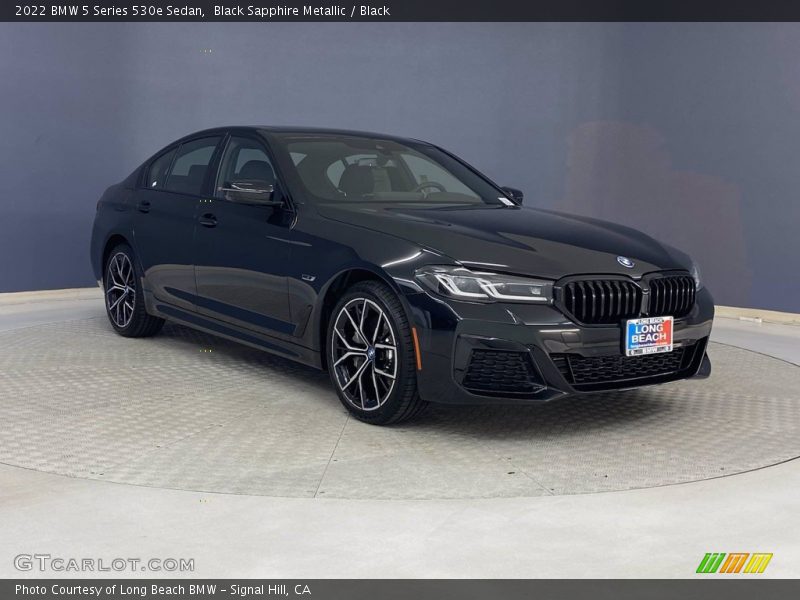 Front 3/4 View of 2022 5 Series 530e Sedan