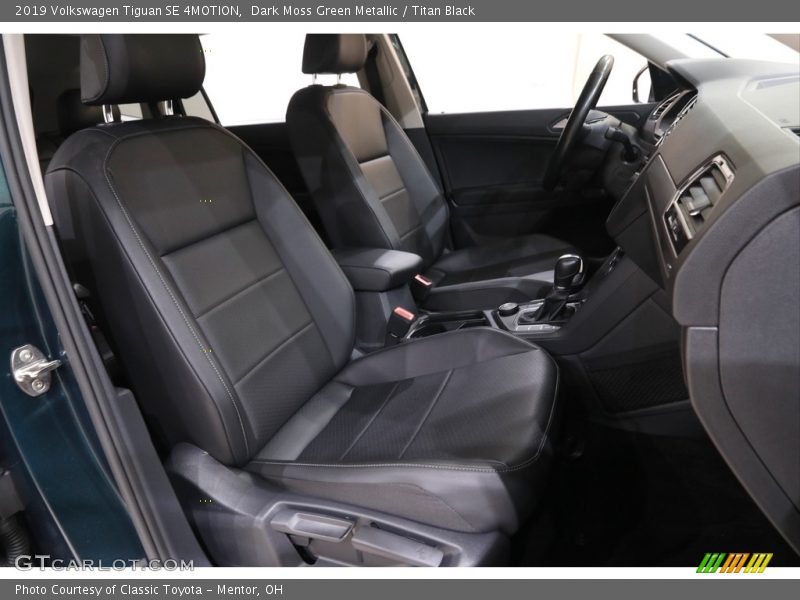 Front Seat of 2019 Tiguan SE 4MOTION