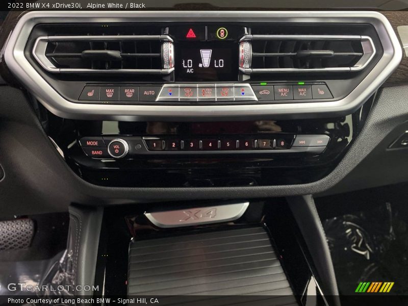 Controls of 2022 X4 xDrive30i