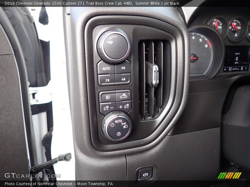 Summit White / Jet Black 2019 Chevrolet Silverado 1500 Custom Z71 Trail Boss Crew Cab 4WD