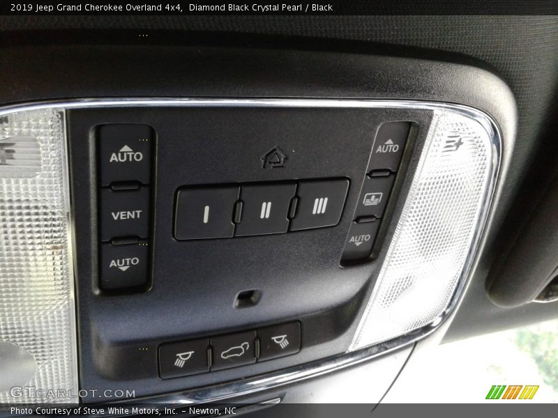 Diamond Black Crystal Pearl / Black 2019 Jeep Grand Cherokee Overland 4x4