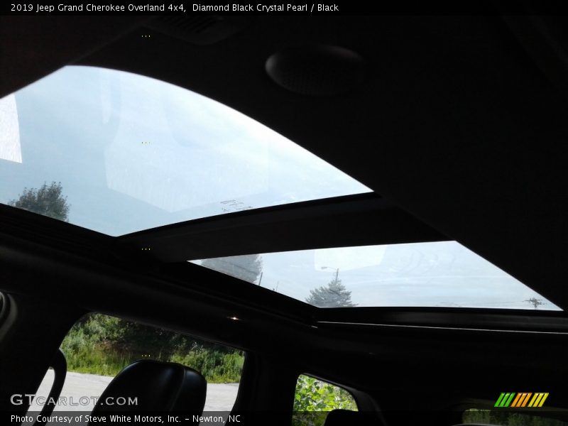 Diamond Black Crystal Pearl / Black 2019 Jeep Grand Cherokee Overland 4x4