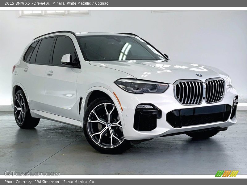 Front 3/4 View of 2019 X5 xDrive40i