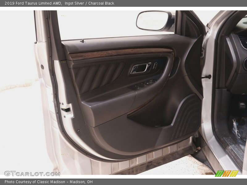 Ingot Silver / Charcoal Black 2019 Ford Taurus Limited AWD