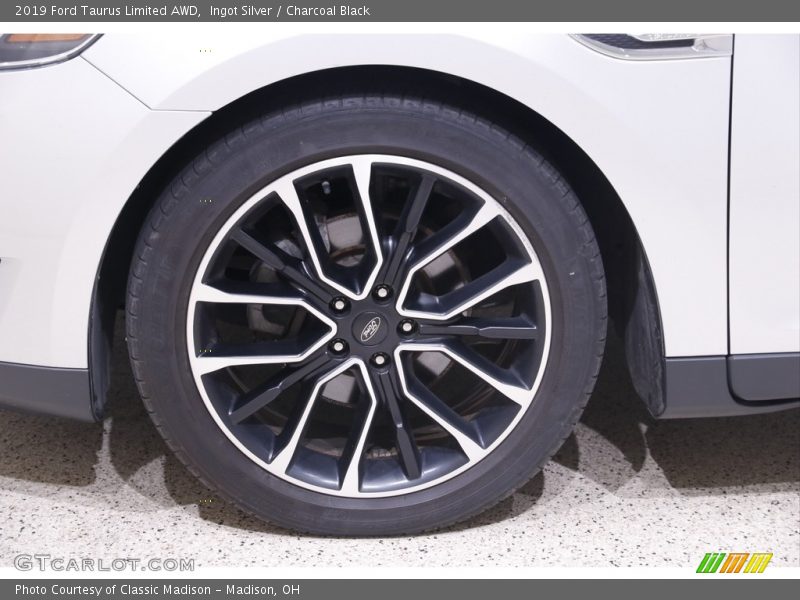 Ingot Silver / Charcoal Black 2019 Ford Taurus Limited AWD