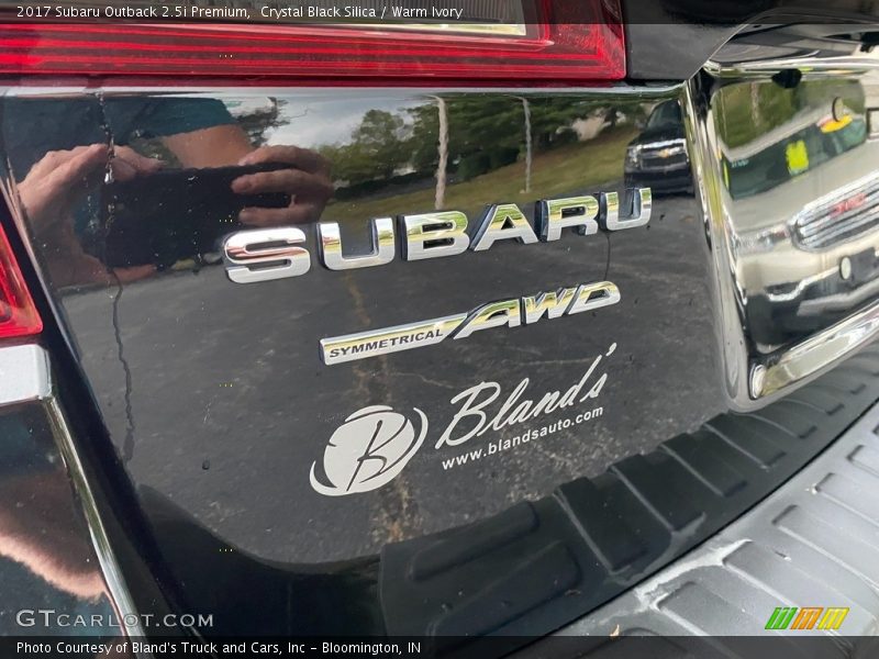 Crystal Black Silica / Warm Ivory 2017 Subaru Outback 2.5i Premium