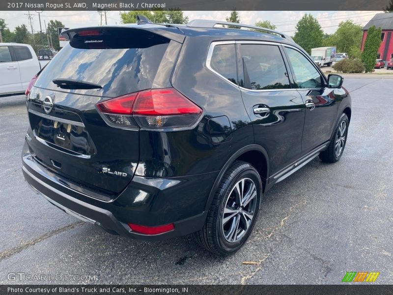 Magnetic Black / Charcoal 2017 Nissan Rogue SL AWD