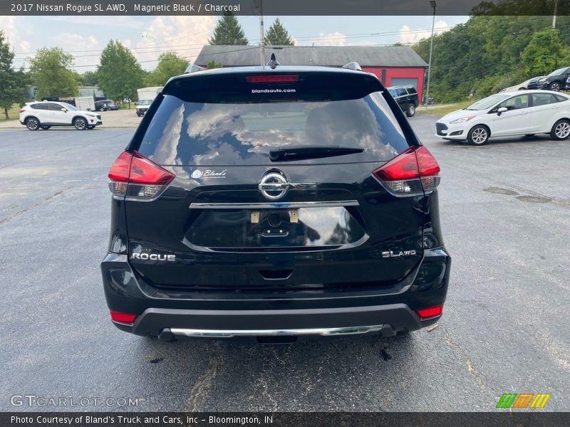 Magnetic Black / Charcoal 2017 Nissan Rogue SL AWD
