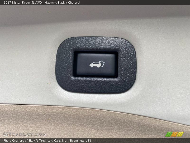 Magnetic Black / Charcoal 2017 Nissan Rogue SL AWD