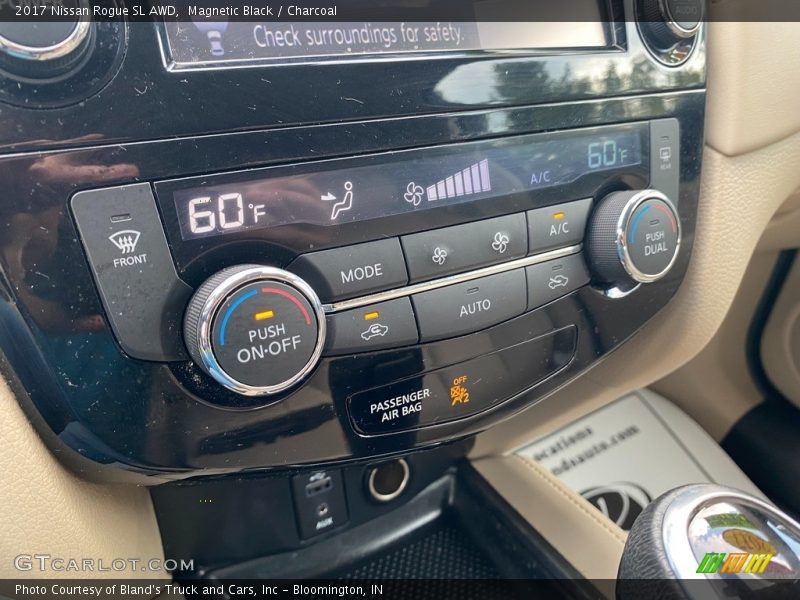 Magnetic Black / Charcoal 2017 Nissan Rogue SL AWD
