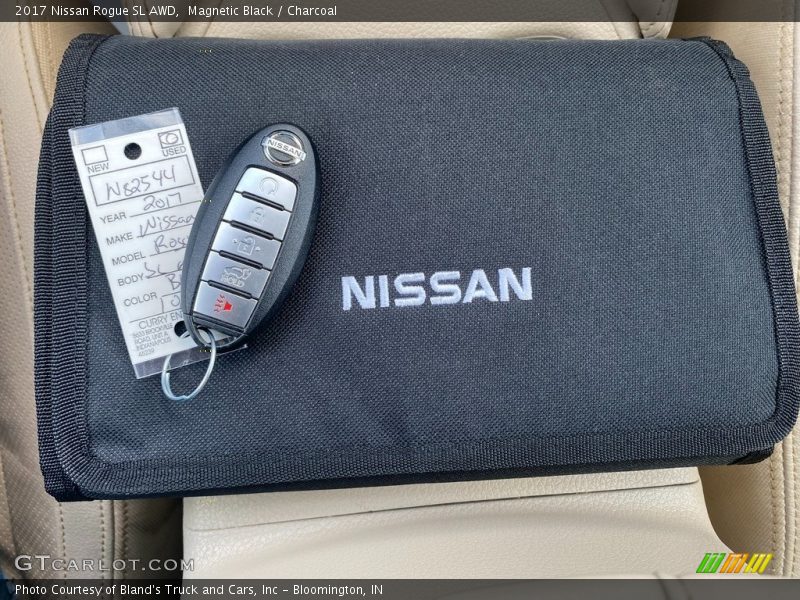 Magnetic Black / Charcoal 2017 Nissan Rogue SL AWD