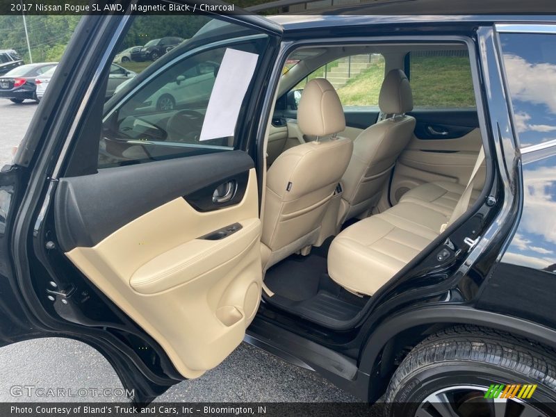 Magnetic Black / Charcoal 2017 Nissan Rogue SL AWD