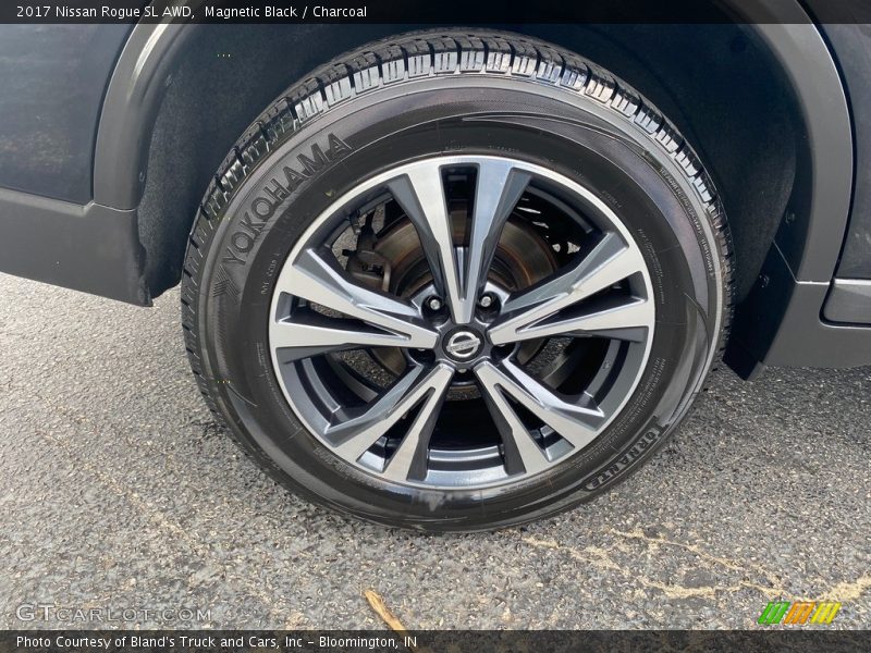 Magnetic Black / Charcoal 2017 Nissan Rogue SL AWD
