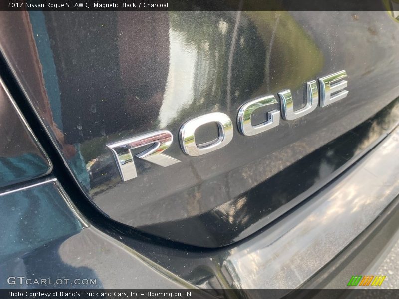 Magnetic Black / Charcoal 2017 Nissan Rogue SL AWD