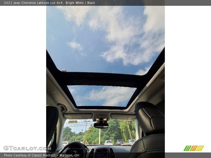 Bright White / Black 2021 Jeep Cherokee Latitude Lux 4x4