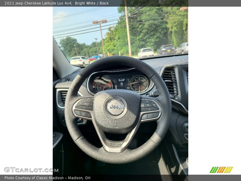 Bright White / Black 2021 Jeep Cherokee Latitude Lux 4x4