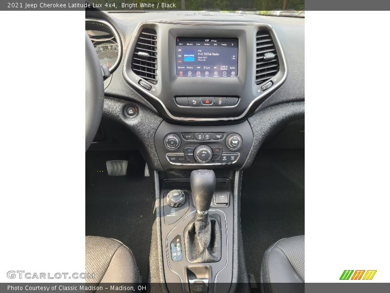 Bright White / Black 2021 Jeep Cherokee Latitude Lux 4x4