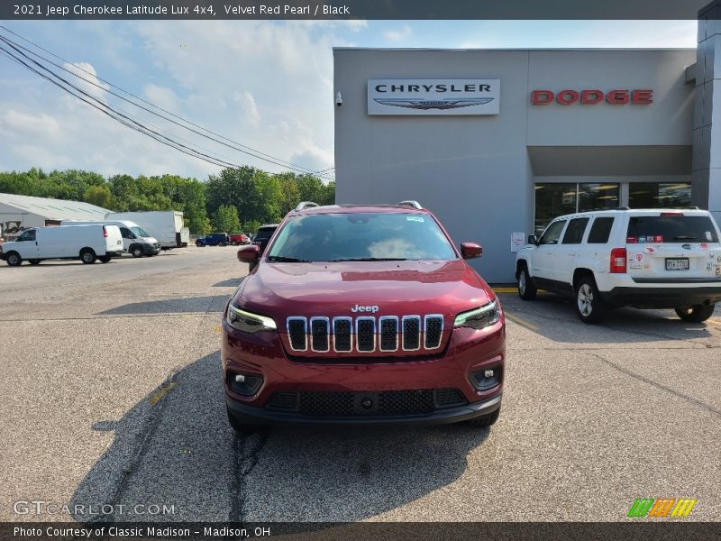 Velvet Red Pearl / Black 2021 Jeep Cherokee Latitude Lux 4x4