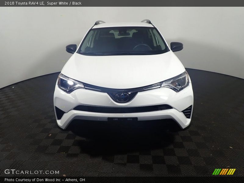 Super White / Black 2018 Toyota RAV4 LE