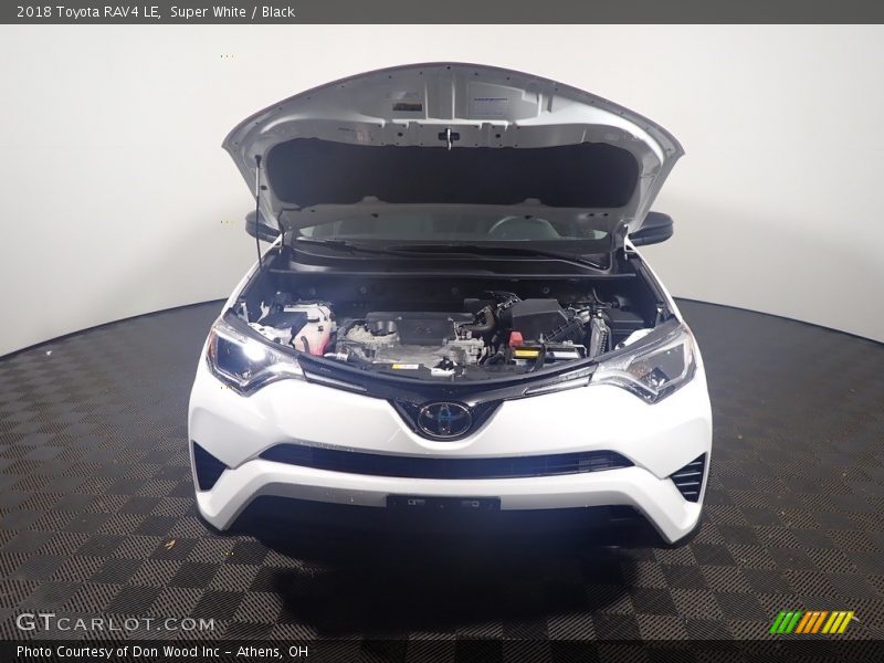 Super White / Black 2018 Toyota RAV4 LE