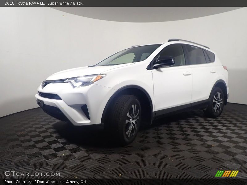 Super White / Black 2018 Toyota RAV4 LE