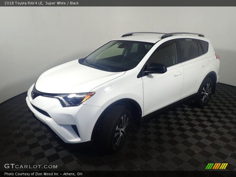 Super White / Black 2018 Toyota RAV4 LE