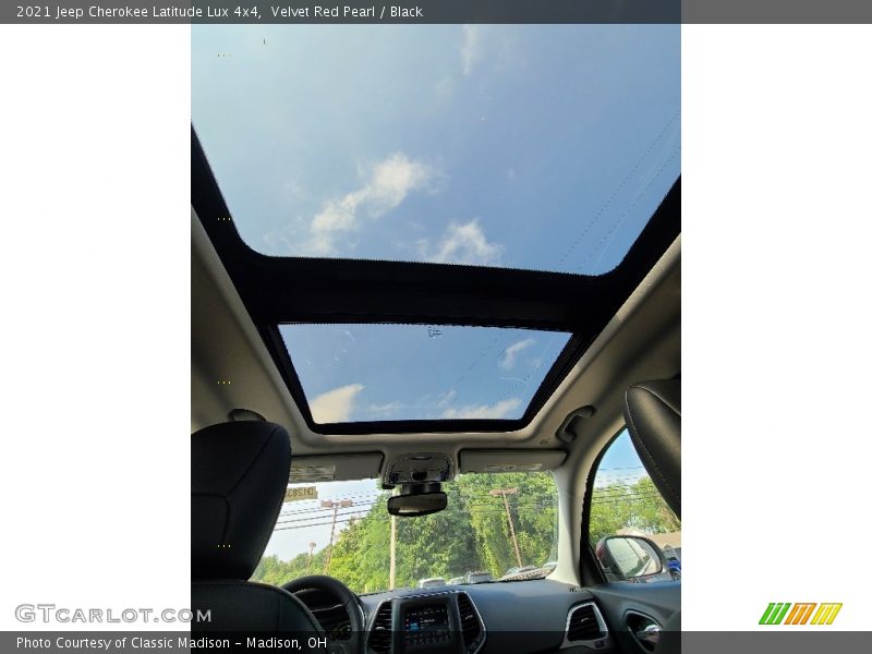 Velvet Red Pearl / Black 2021 Jeep Cherokee Latitude Lux 4x4