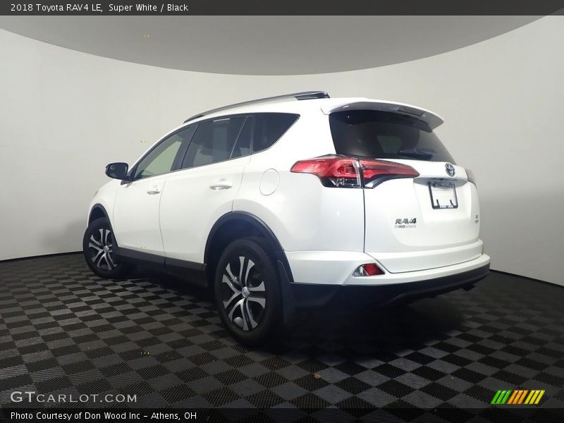 Super White / Black 2018 Toyota RAV4 LE