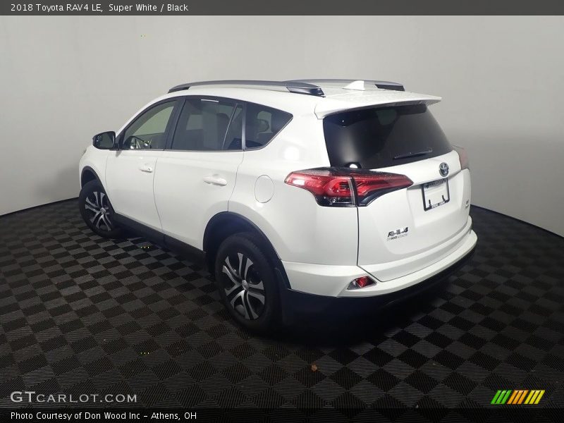 Super White / Black 2018 Toyota RAV4 LE