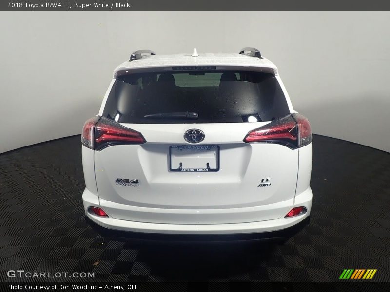 Super White / Black 2018 Toyota RAV4 LE