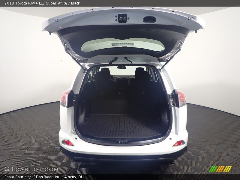 Super White / Black 2018 Toyota RAV4 LE
