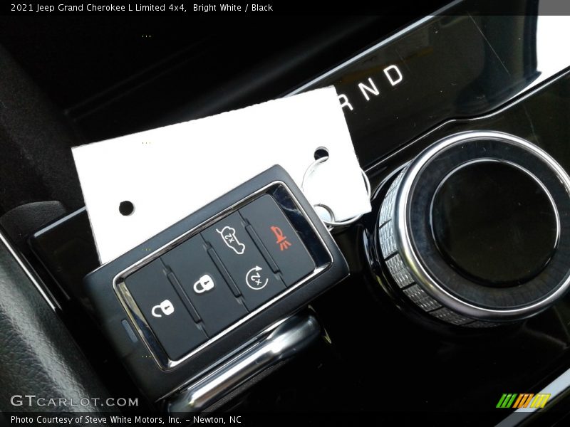 Bright White / Black 2021 Jeep Grand Cherokee L Limited 4x4